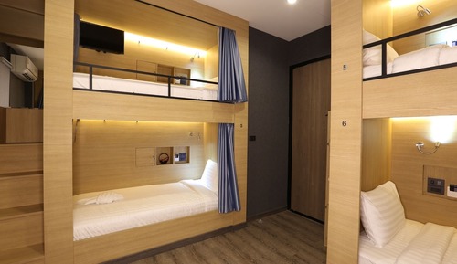 6 Beds Mixed Dormitory