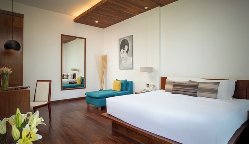 Junior Suite + Free Laundry + Airport Pick-Up + Mini Bar