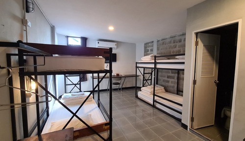 Family Room 2 Bunk Beds Private Bathroom