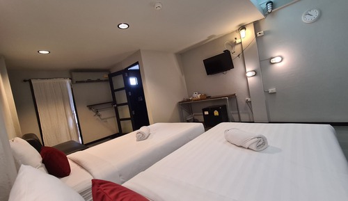 Superior Twin Room with Private Bathroom