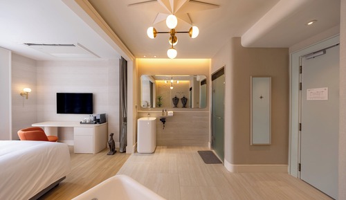 Urban Room with Bathtub- Double Bed