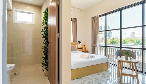 Deluxe Room, 1 Queen Bed, City View