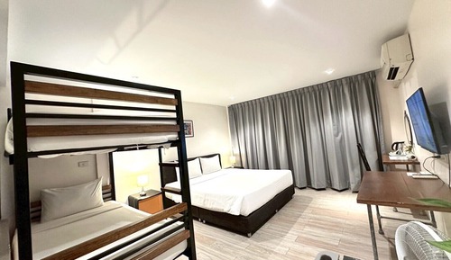 Deluxe Family Suite