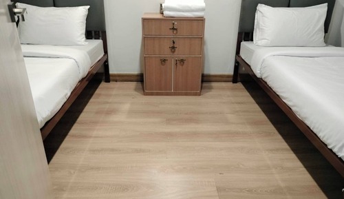 Twin Room, 2 Twin Beds, Non Smoking, Shared Bathroom