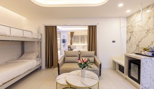 Bunk with Bathtub
