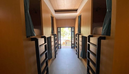 Standard 8- Bed Female Dorm