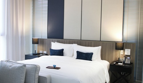 Deluxe Room, Bathtub