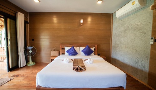 Premier Balcony Room (King Bed)
