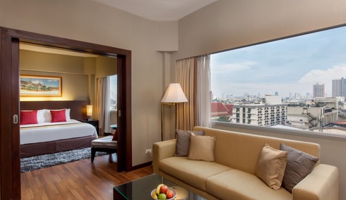 Suite, 1 King Bed, City View (Plaza)