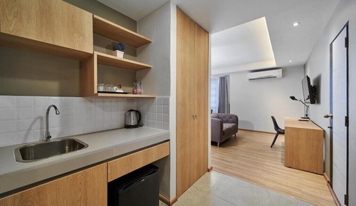 SUITE TOWER 2