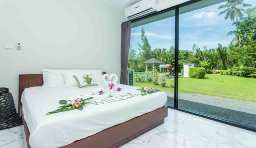 Villa, Garden View