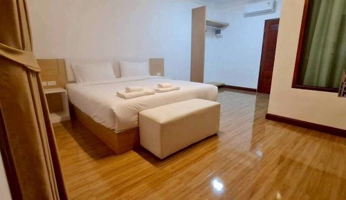 Standard Room, 1 King Bed