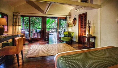 King Suite with Pool View (Green Suite)