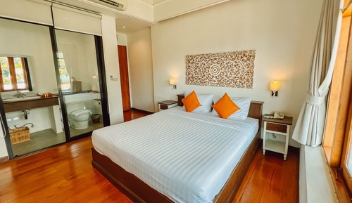 Superior Room, 1 King Bed, Mountain View