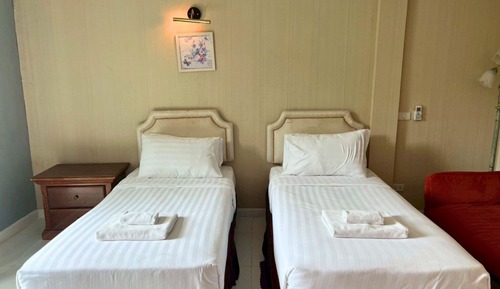 Standard Monet Twin Room