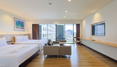Superior Family Room (City View)