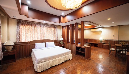 Signature Suite