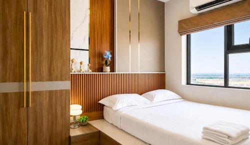 Deluxe One-Bedroom Apartment