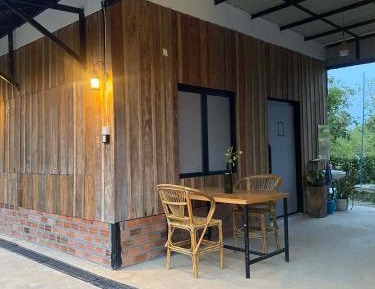 Deluxe Double Room (2 Adults + 1 Child)