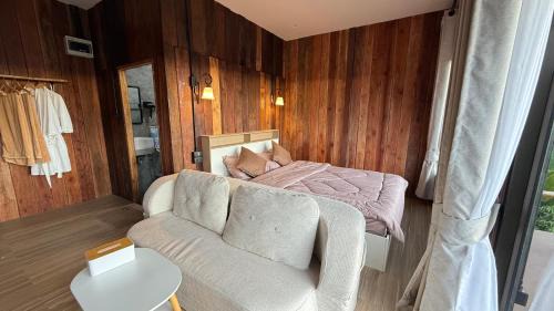 Queen Room with Garden View
