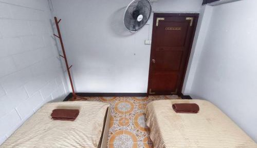 Standard Twin Room with Shared Bathroom