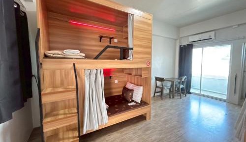 Single Bed in Mixed Dormitory Room