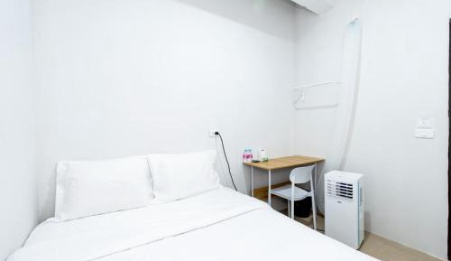 Queen Room with Shared Bathroom
