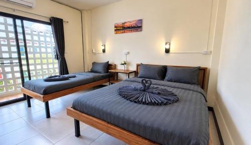 Four-Bedroom Apartment with Balcony 