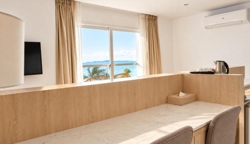 Corner Suite with Free shuttle bus to pattaya down town