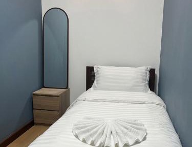 Single Room with Shared Bathroom