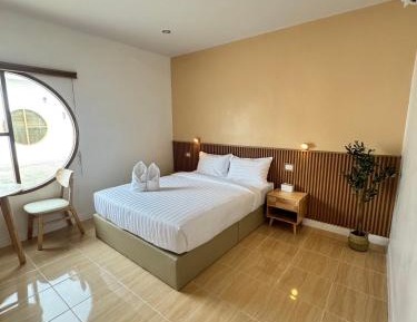 Standard Queen Room