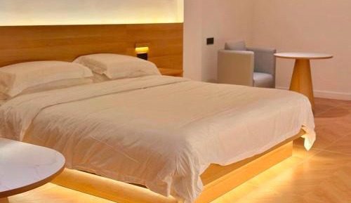 Deluxe Queen Room