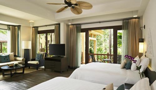 Junior Suite with Twin Beds and Pool View