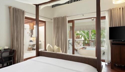 One-Bedroom Duplex Pool Villa Suite
