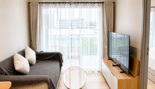 One-Bedroom Apartment with Balcony