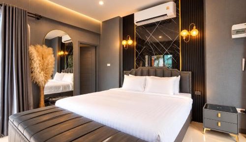 Deluxe King Room