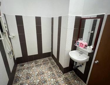 6-Bed Mixed Dormitory Room