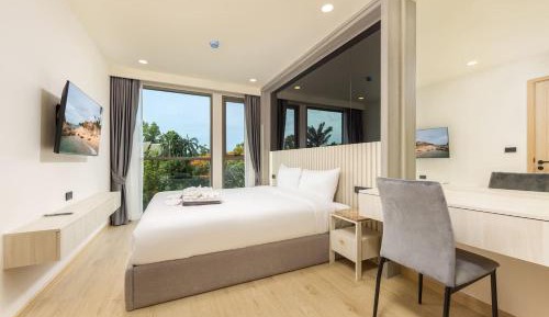 One-Bedroom Apartment with Balcony