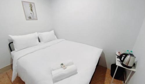 Queen Room with Shared Bathroom