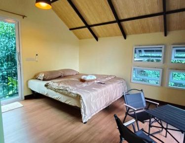 Family Room with Garden View
