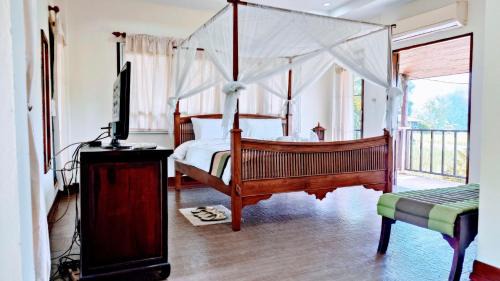 King Room with Balcony
