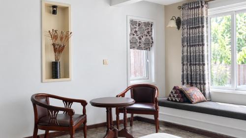 Deluxe King Suite