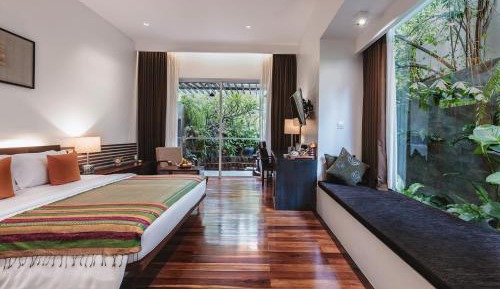 Bungalow Suite with Outdoor Bathtub