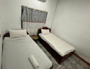 Single Bed in Mixed Dormitory Room