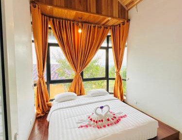 Family Room with Garden View