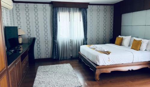 Deluxe King Room