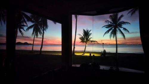 Villa - Beach Front