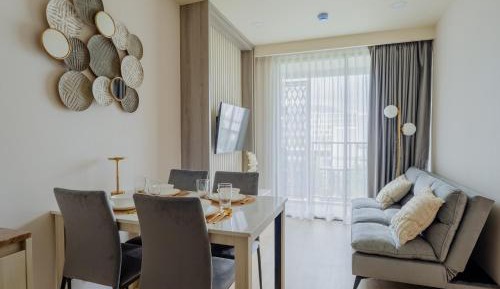 One-Bedroom Apartment with Balcony