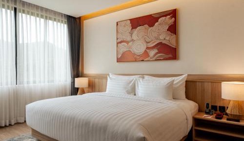 Zen Jacuzzi Suite King Bed