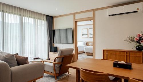 Elite Jacuzzi Suite Twin Bed